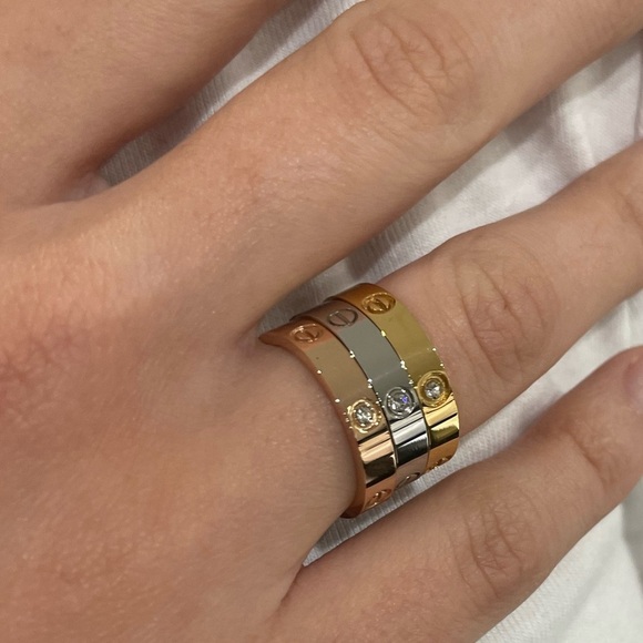 - LUXURY SCREW RING DIAMOND LOVE BAND RING - Picture 11 of 13